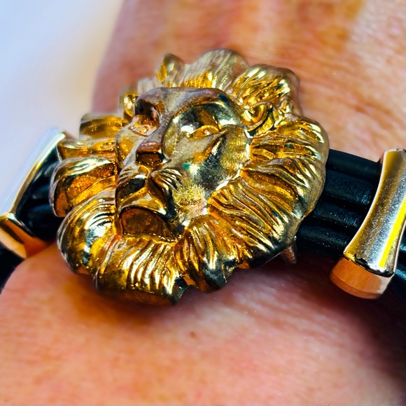 Fine Art Black Leather Gold Metal Bracelet Lion Medusa Designer Runway Vintage - Picture 8 of 12